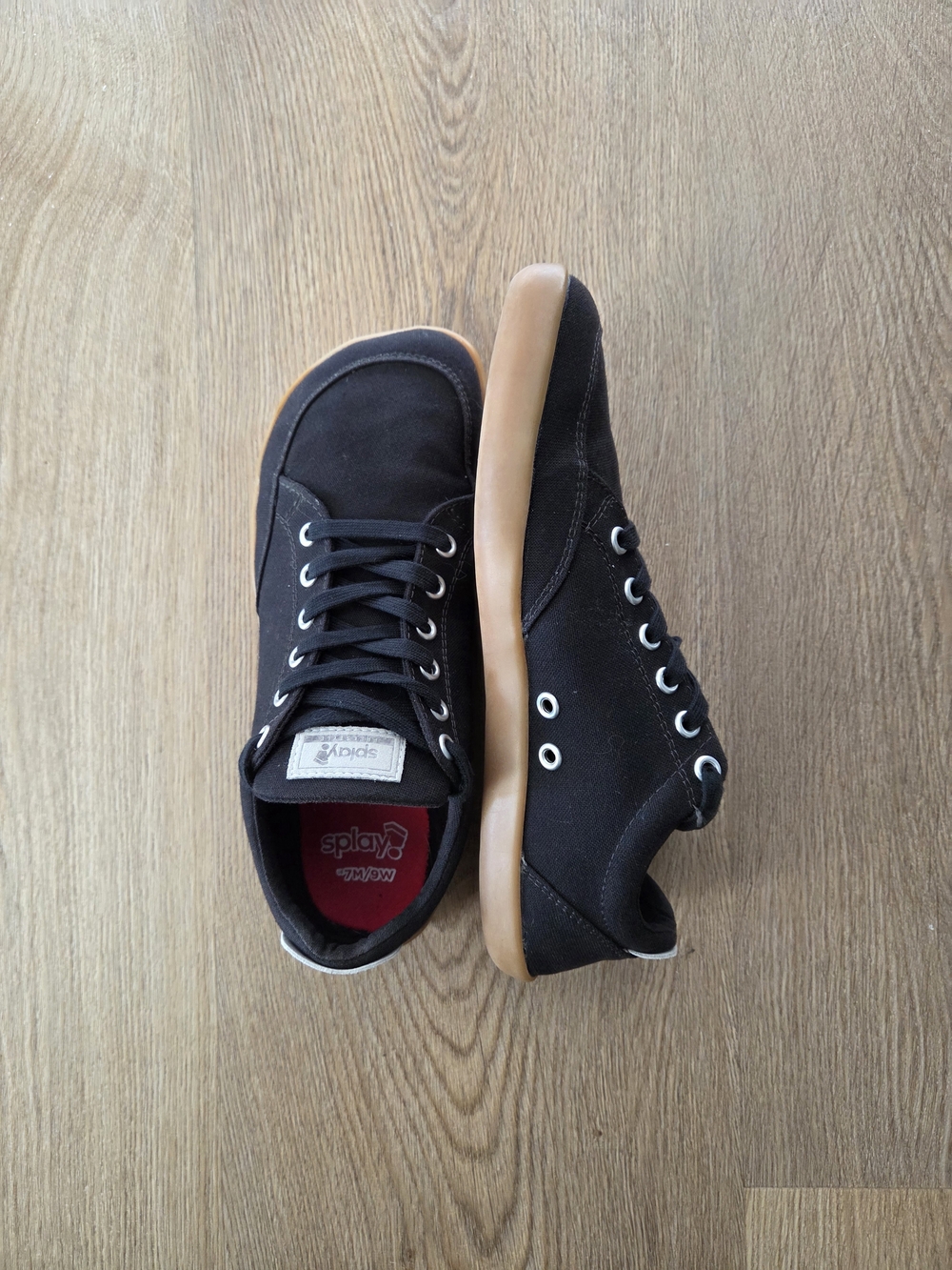 Splay Canvas Sneakers with Gum Sole (M7/W9)
